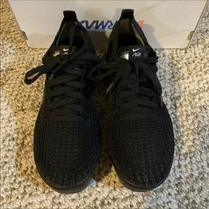 Black Nike vapormax women’s size 6.